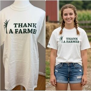 Gildan Thank A Farmer T-Shirt Women Medium White Excellent Graphic Tee FSCL